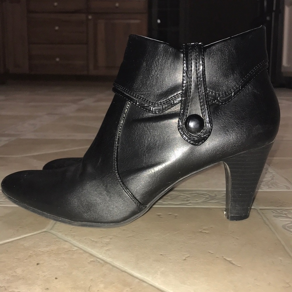 Women’s black ankle boots size 9 1/2
